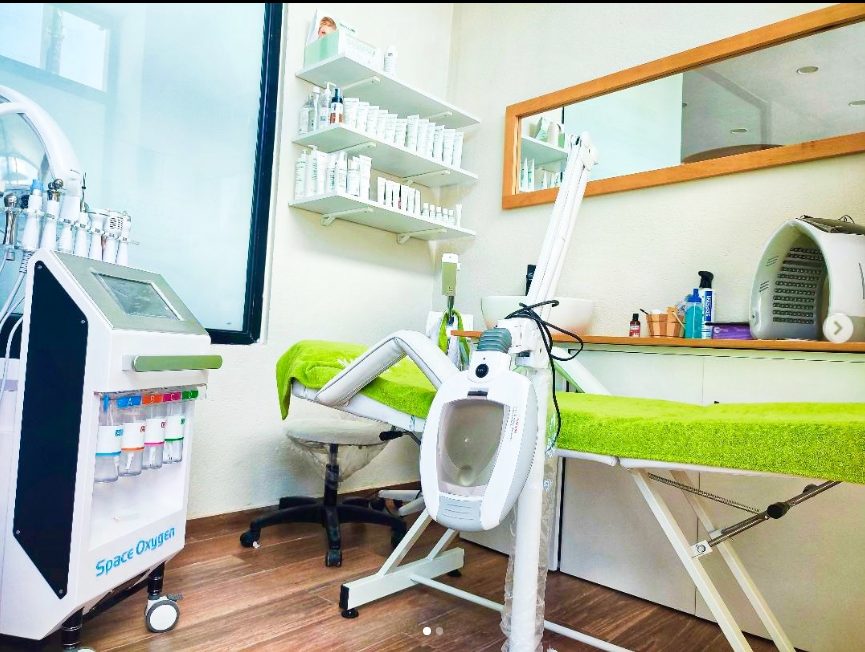 Cabine d'esthétique Glow Pharma avec l'appareil Space Oxygen